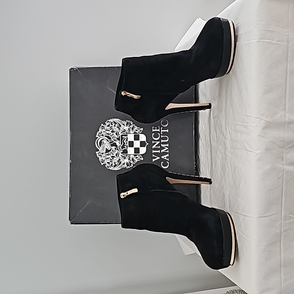 Vince Camuto-Dany bootie, Size 8 , Black suede